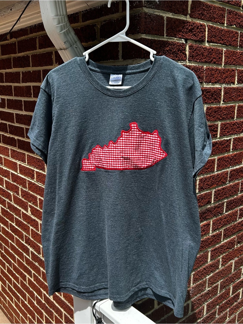 Gildan Heather Gray Crewneck Tee with Kentucky State emblem